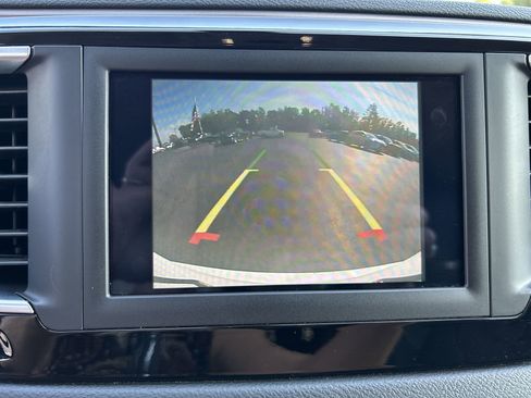 Used 2021 Chrysler Voyager Lxi image 17