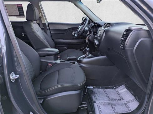 Used 2016 Kia Soul + image 20