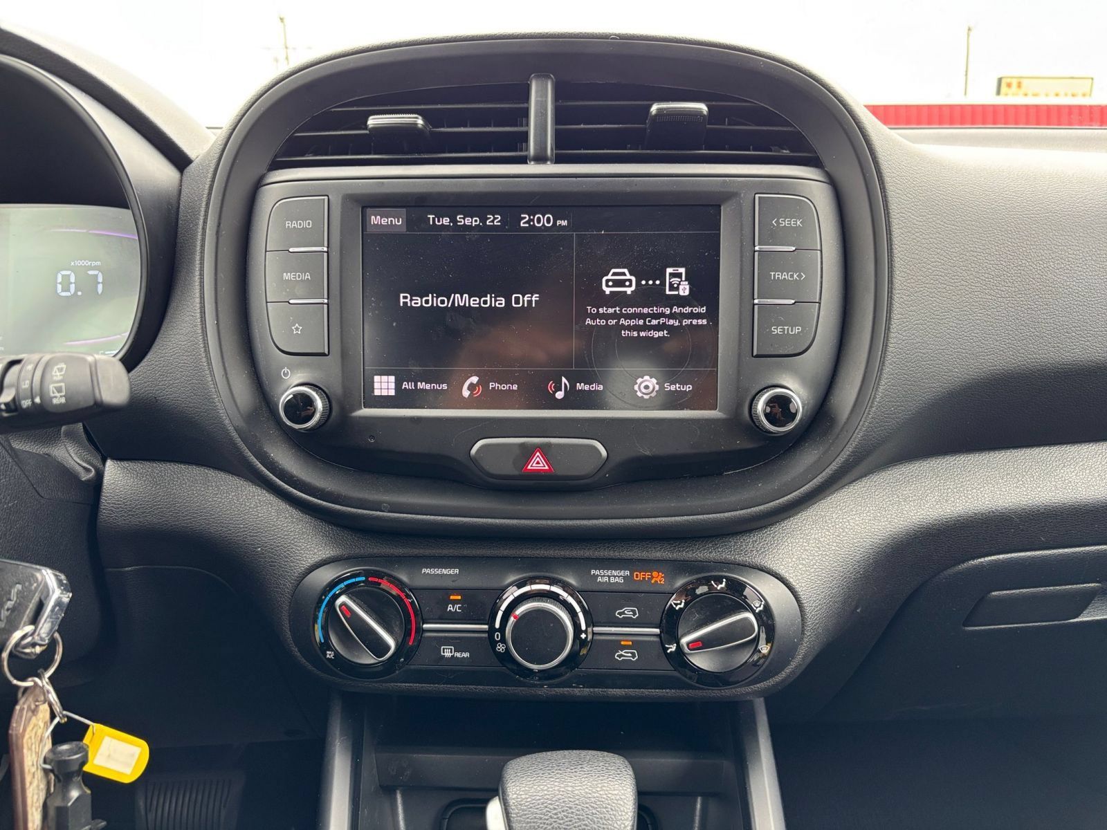 Used 2025 Kia Soul LX w/ LX Technology Package FWD image 16