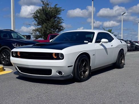 Used 2019 Dodge Challenger R/T RWD image 3