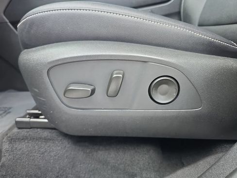 Certified 2026 Chevrolet Traverse LT FWD image 18