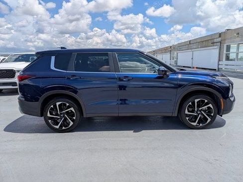 Used 2024 Mitsubishi Outlander SE Black Edition AWD/4WD image 2