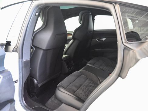 Used 2022 Audi e-tron GT Premium Plus image 31