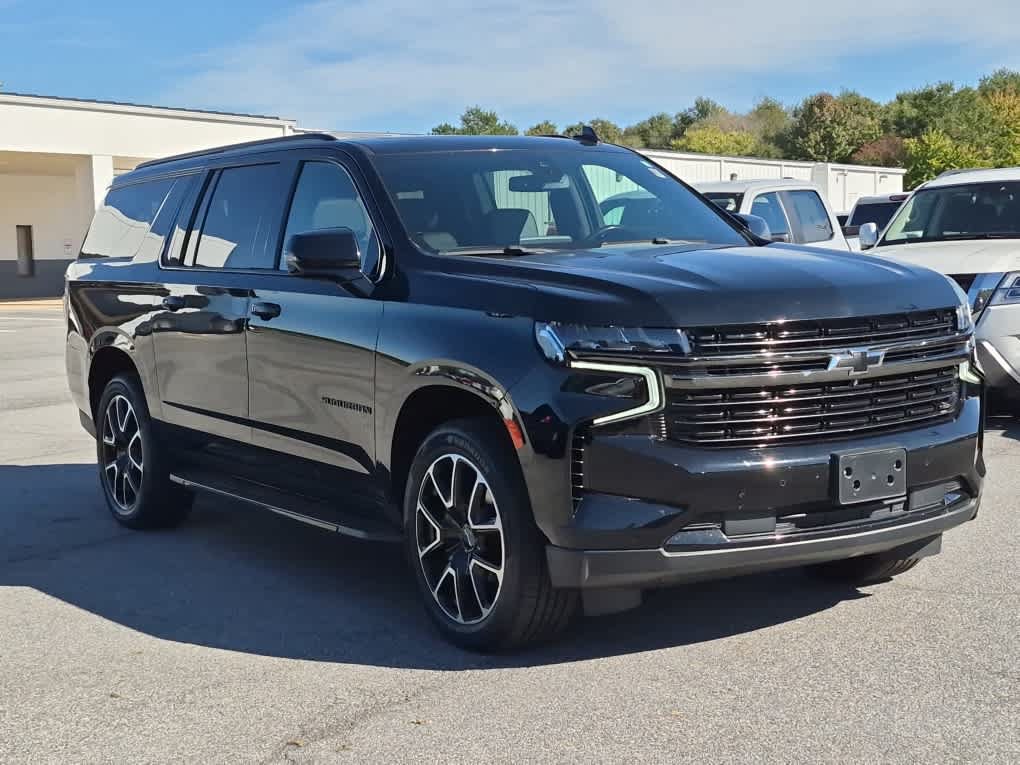 Used 2021 Chevrolet Suburban RST w/ Luxury Package AWD/4WD image 3