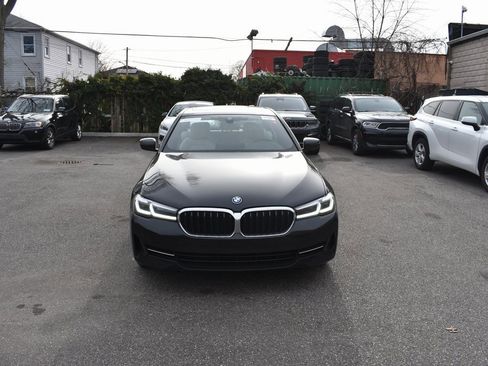 Used 2023 BMW 530e xDrive w/ Convenience Package image 3