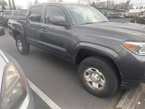 Used 2020 Toyota Tacoma SR image 4