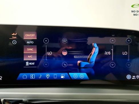 Used 2025 Cadillac Lyriq Luxury AWD/4WD image 65