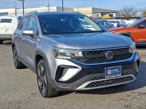 Certified 2023 Volkswagen Taos SE image 2