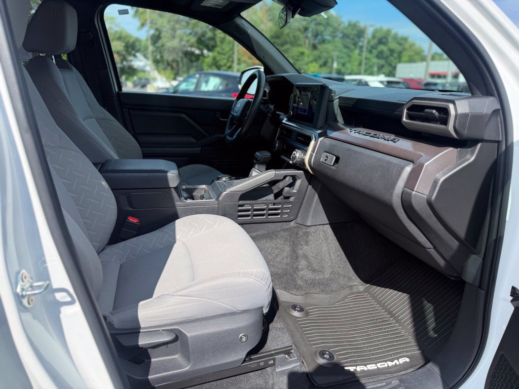 Certified 2025 Toyota Tacoma SR5 AWD/4WD image 23