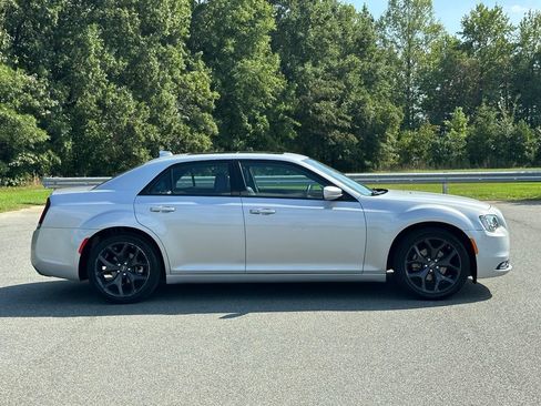 Used 2022 Chrysler 300 S RWD image 8
