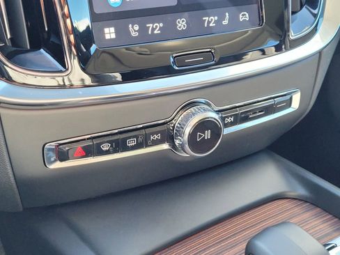 Certified 2025 Volvo V60 B5 Cross Country Plus image 23
