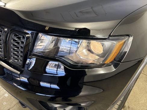 Used 2019 Jeep Grand Cherokee Laredo image 29