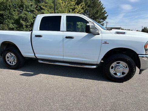 Used 2024 RAM 2500 Tradesman w/ Chrome Appearance Group AWD/4WD image 7