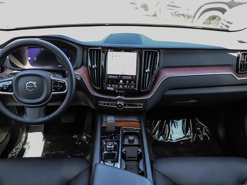 Used 2023 Volvo XC60 B5 Plus AWD/4WD image 13