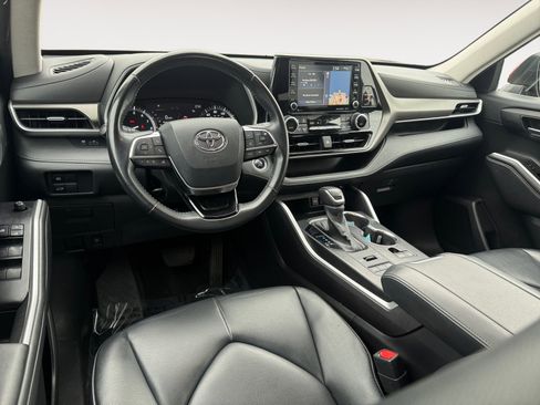 Used 2021 Toyota Highlander XLE image 15
