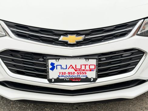 Used 2017 Chevrolet Cruze Premier image 11