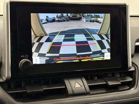 Used 2025 Toyota RAV4 XLE FWD image 36