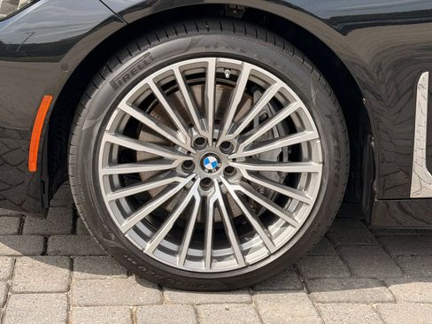 Used 2022 BMW 750i xDrive w/ Executive Package AWD/4WD image 13