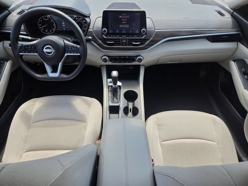 Used 2025 Nissan Altima 2.5 SV FWD image 12