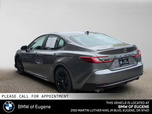 Used 2025 Toyota Camry SE FWD image 5