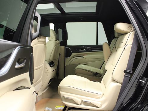 Used 2021 Cadillac Escalade Premium Luxury image 14