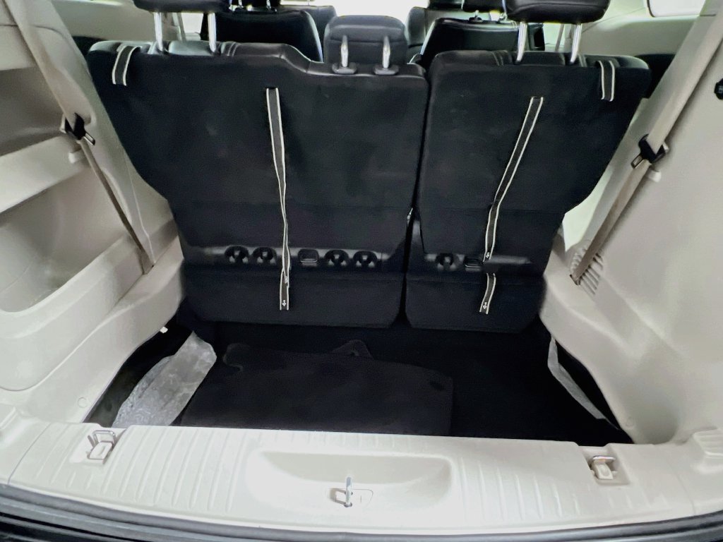 Used 2024 Chrysler Pacifica Touring-L FWD image 31