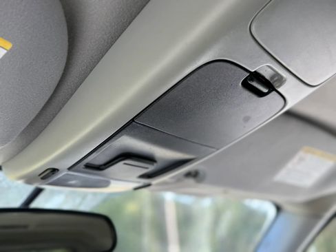 Used 2005 Ford Explorer Sport XLT image 32