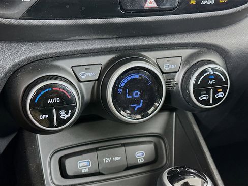 Used 2025 Hyundai Venue SEL image 23