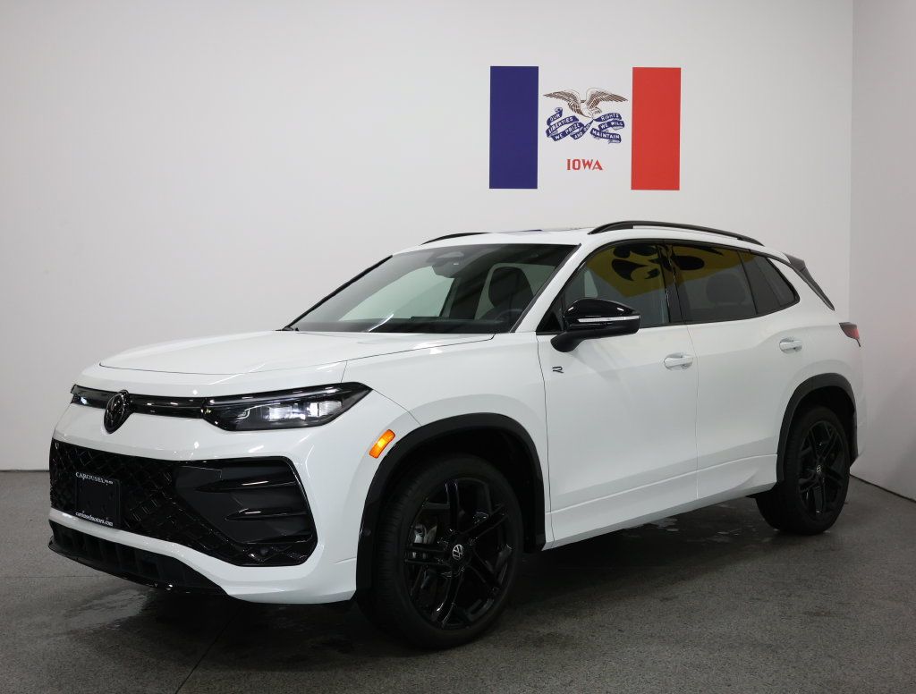 Used 2025 Volkswagen Tiguan SE R-Line AWD/4WD image 8