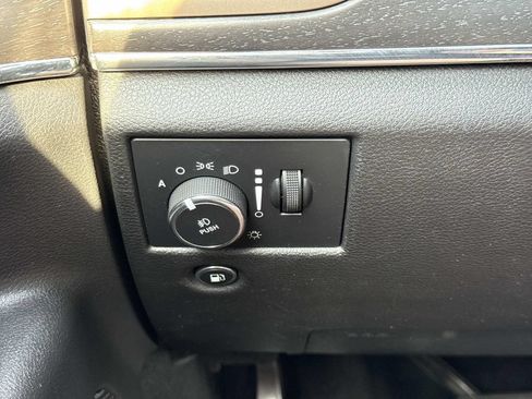 Used 2017 Jeep Grand Cherokee Limited w/ Luxury Group II AWD/4WD image 13