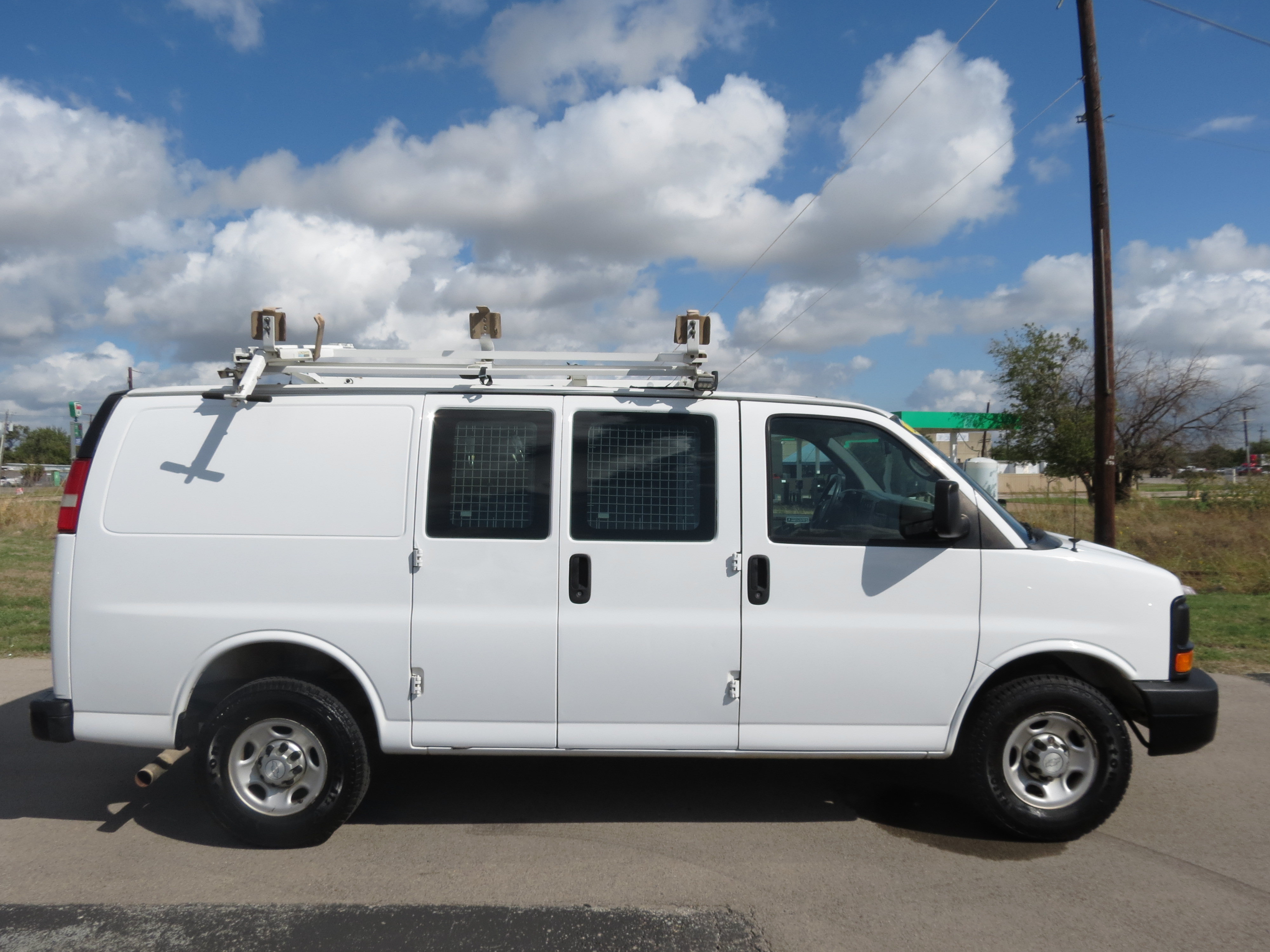 Used 2015 Chevrolet Express 2500 RWD image 6