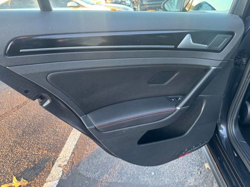 Used 2017 Volkswagen GTI SE image 8