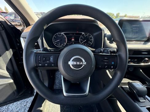 Used 2023 Nissan Rogue SV FWD image 25