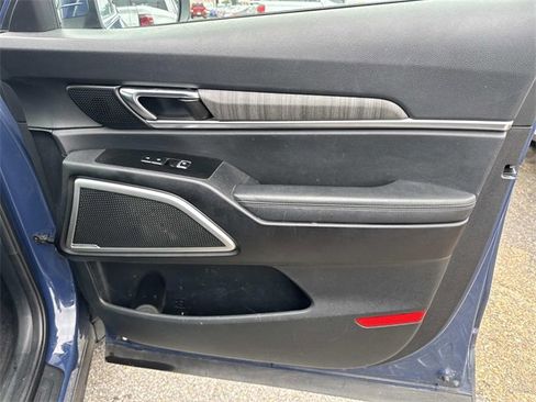 Used 2023 Kia Telluride EX w/ EX Captain's Chair Package image 18