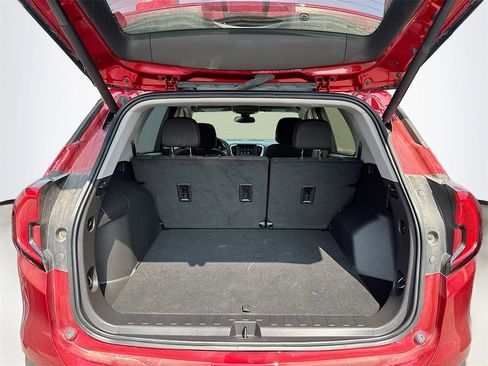 Used 2024 GMC Terrain SLE w/ Driver Convenience Package image 24