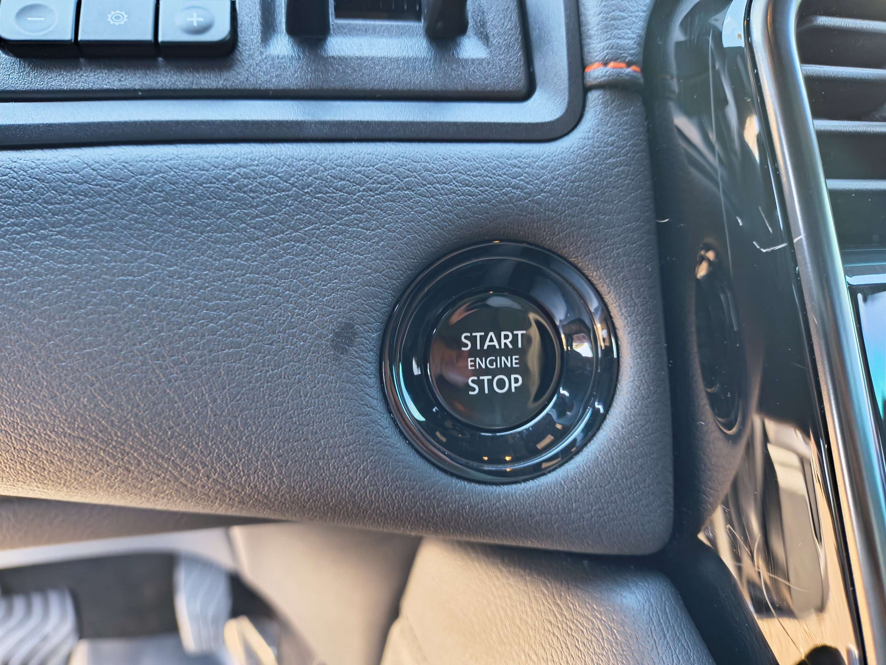 Certified 2025 Nissan Armada PRO-4X w/ Pro-4X Premium Package AWD/4WD image 33