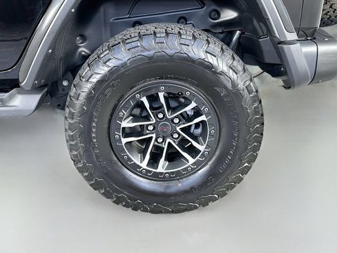 Used 2025 Jeep Wrangler Unlimited Rubicon AWD/4WD image 34