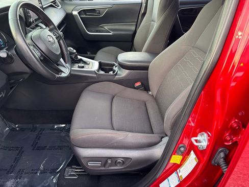 Certified 2021 Toyota RAV4 SE image 16