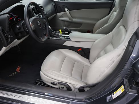Used 2009 Chevrolet Corvette Coupe w/ Preferred Equipment Group RWD image 8