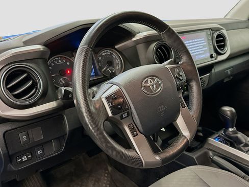 Used 2020 Toyota Tacoma SR5 AWD/4WD image 18