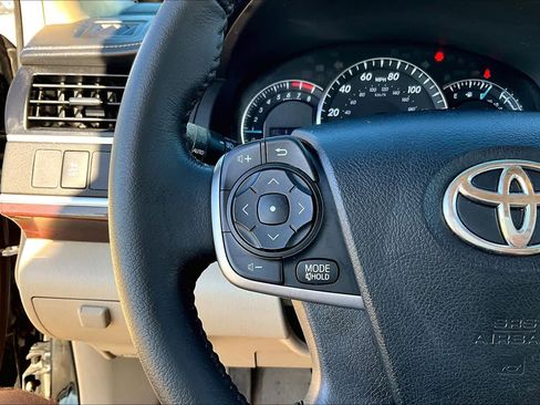 Used 2013 Toyota Camry L image 21