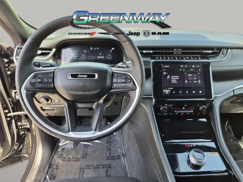 Used 2023 Jeep Grand Cherokee L Altitude AWD/4WD image 10