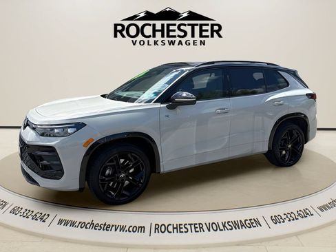 Used 2026 Volkswagen Tiguan SE R-Line AWD/4WD image 3