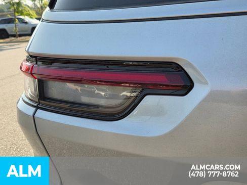 Used 2023 Jeep Grand Cherokee L Summit w/ Advanced Protech Group IV AWD/4WD image 15