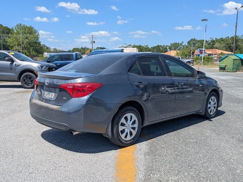Used 2017 Toyota Corolla SE FWD image 4