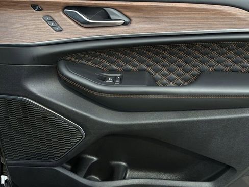 Used 2025 Jeep Grand Cherokee Summit image 38