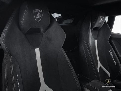 Used 2018 Lamborghini Huracan Performante AWD/4WD image 36
