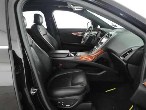 Used 2020 Lincoln Nautilus Reserve w/ Equipment Group 202A image 3