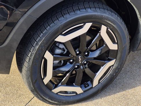 Used 2023 Kia Telluride EX w/ EX Captain's Chair Package image 7