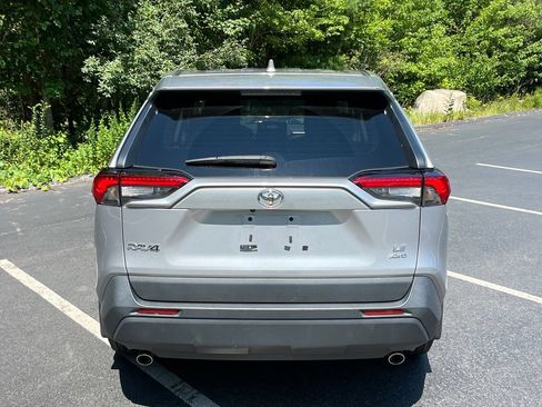 Used 2023 Toyota RAV4 LE AWD/4WD image 5